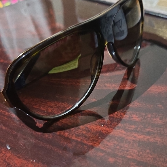 Gucci Black and Gold Women's Glasses - Picture 2 of 4